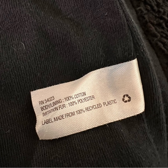 ⬇️Gap Ladies Vest W/Imitation Fur Size M Black Snap On Front Two Pockets - Picture 8 of 10